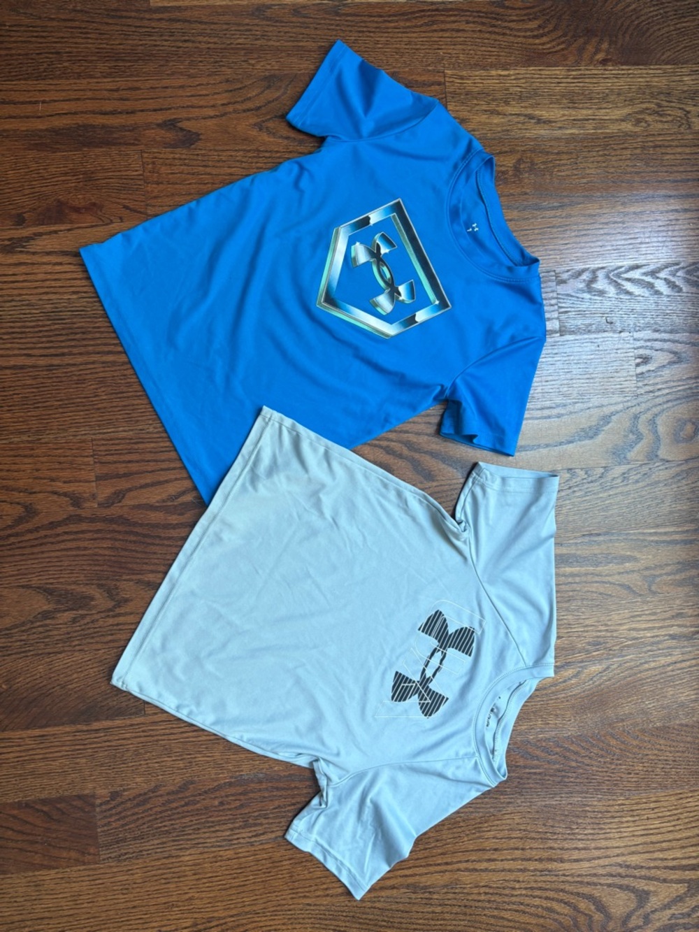 Under Armour Boys' Blue and Light Gray Performance Tee Pack 1 is sz 7 and 1 XS